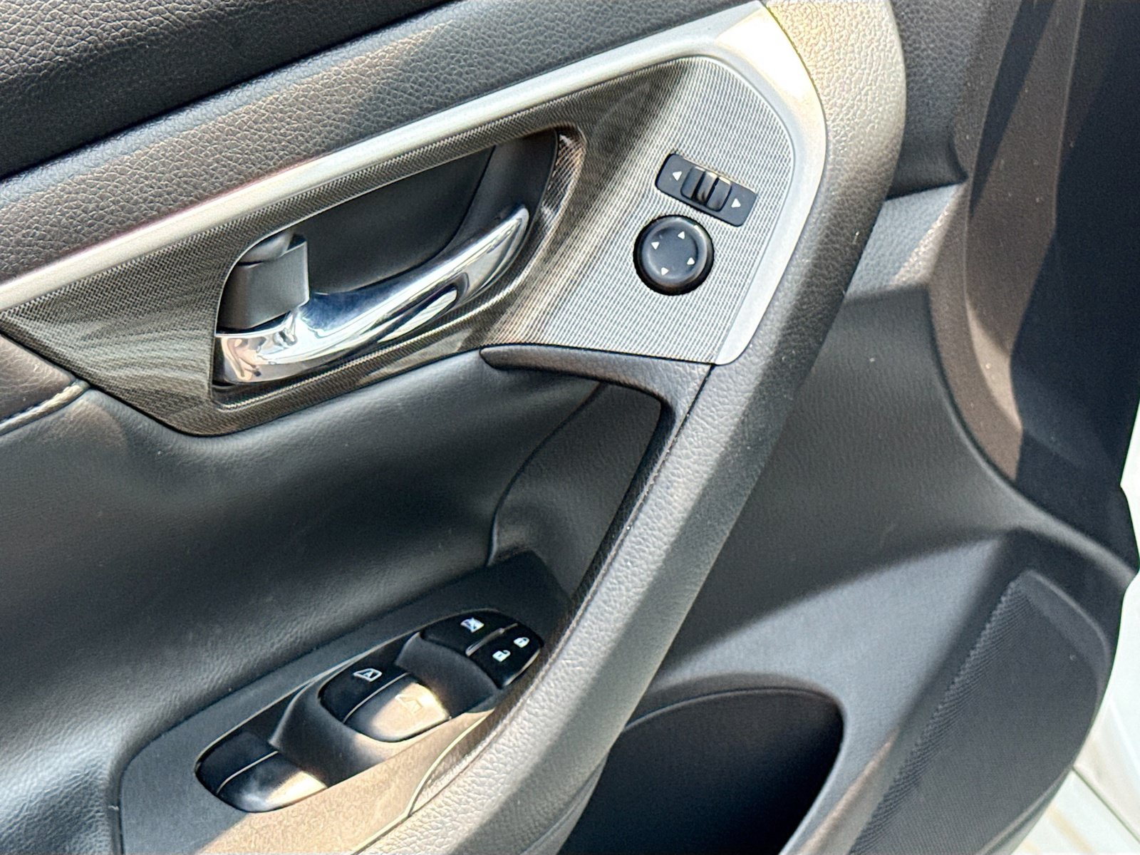 Used 2015 Nissan Altima 3.5 SL FWD image 7