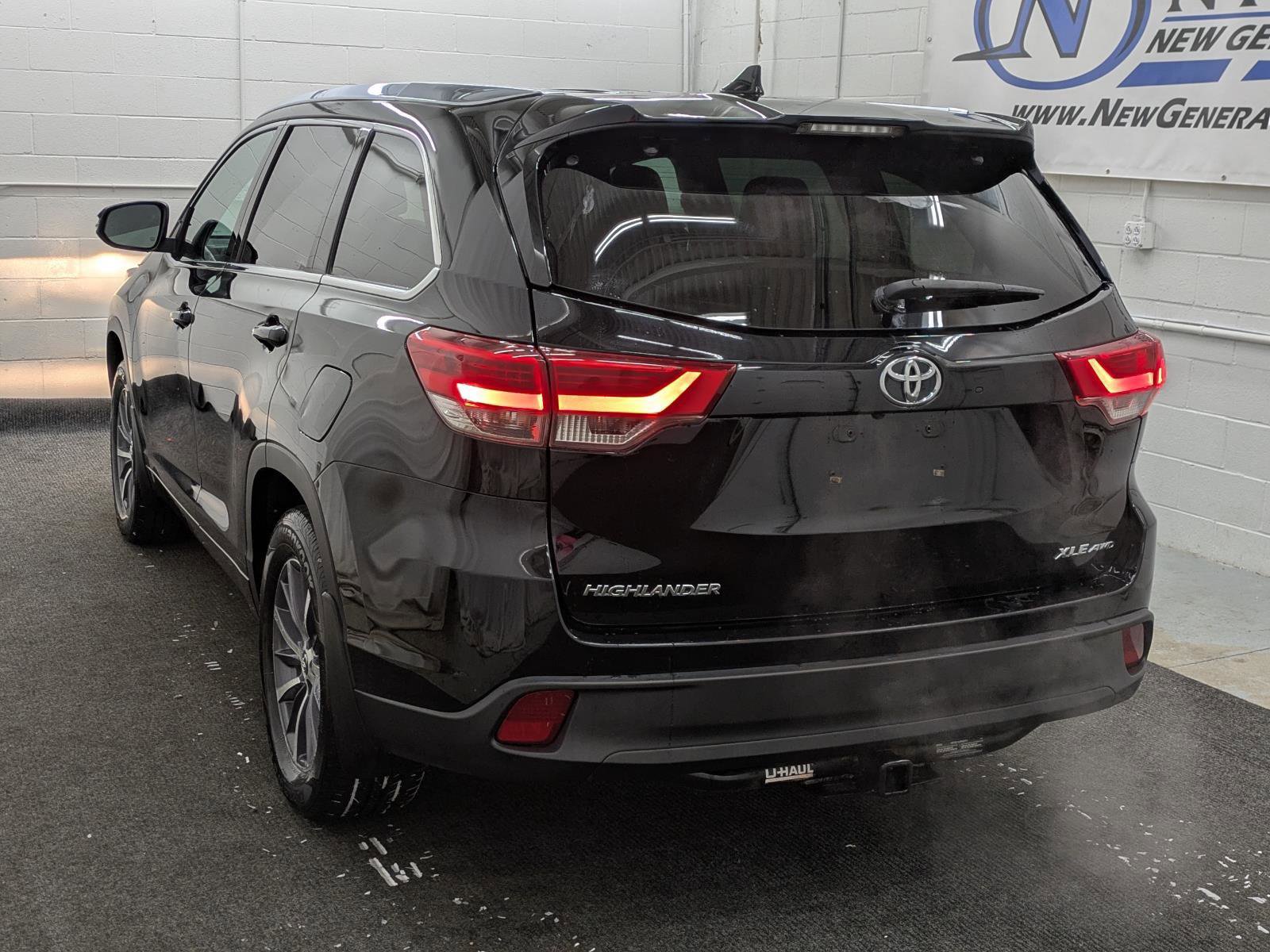 Used 2018 Toyota Highlander XLE image 19