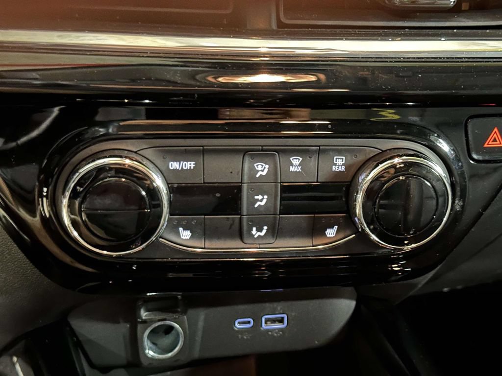 Used 2024 Chevrolet Trax ACTIV FWD image 23