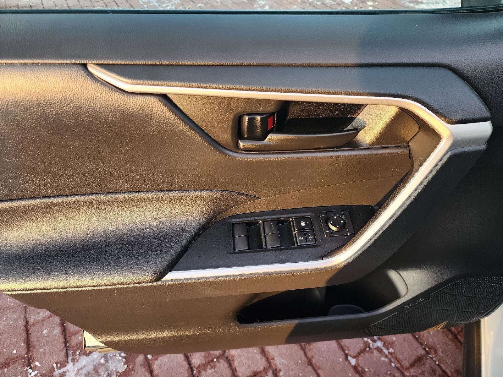 Used 2024 Toyota RAV4 LE image 7