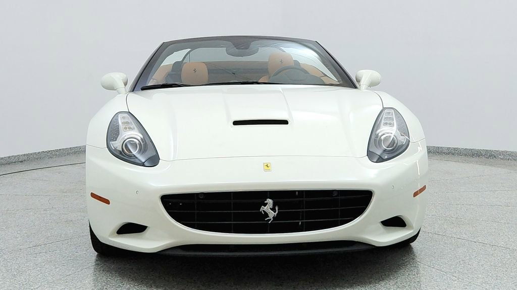 Used 2014 Ferrari California image 8