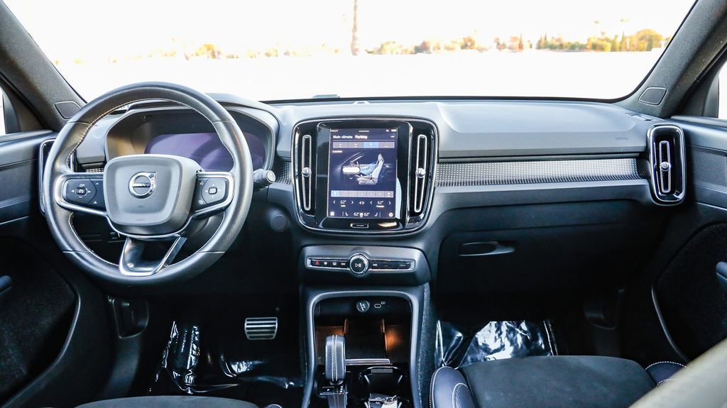 Used 2021 Volvo XC40 P8 Recharge image 13