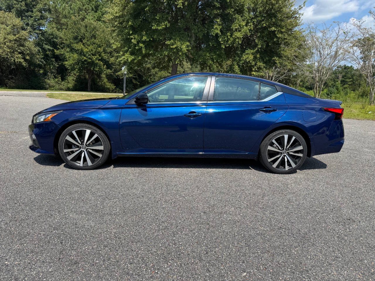 Used 2020 Nissan Altima 2.5 SR w/ Premium Package AWD/4WD image 3
