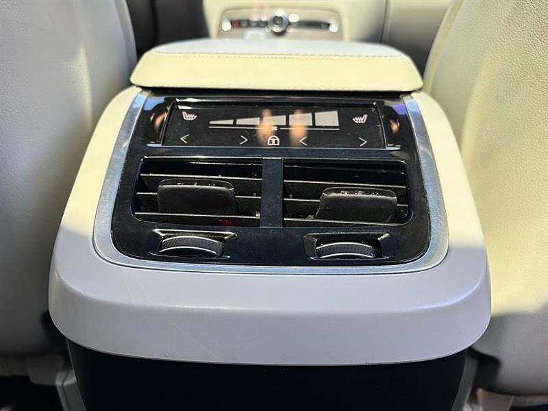 Used 2023 Volvo XC90 B6 Ultimate image 47