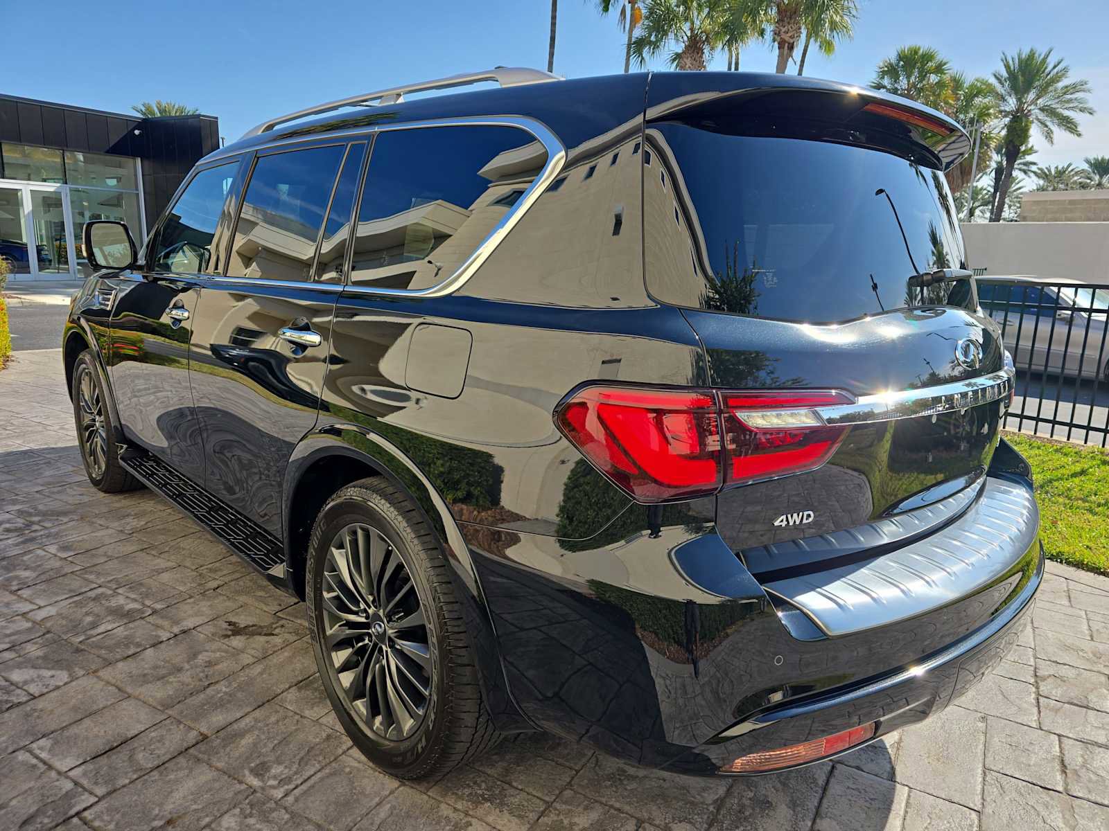 Used 2024 INFINITI QX80 Sensory w/ Cargo Package image 7