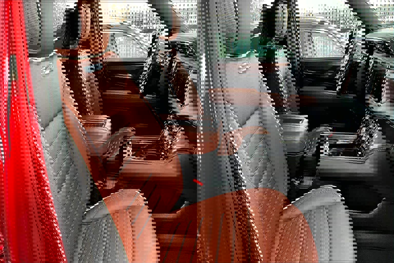 Used 2023 GMC Yukon XL Denali Ultimate image 9