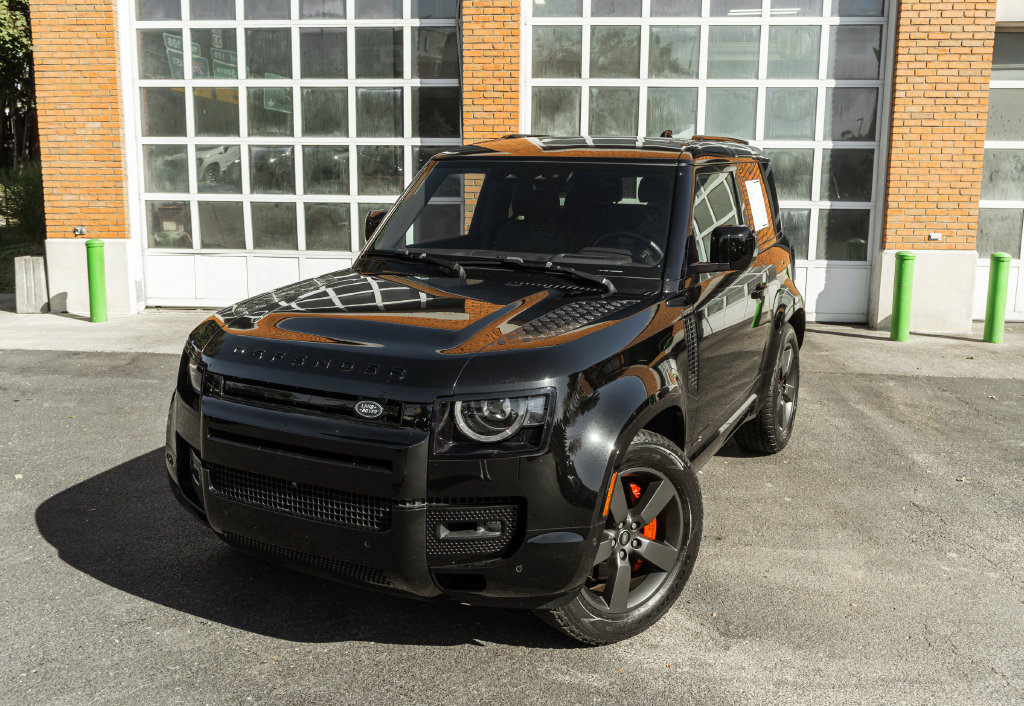 Used 2023 Land Rover Defender 90 X AWD/4WD image 2