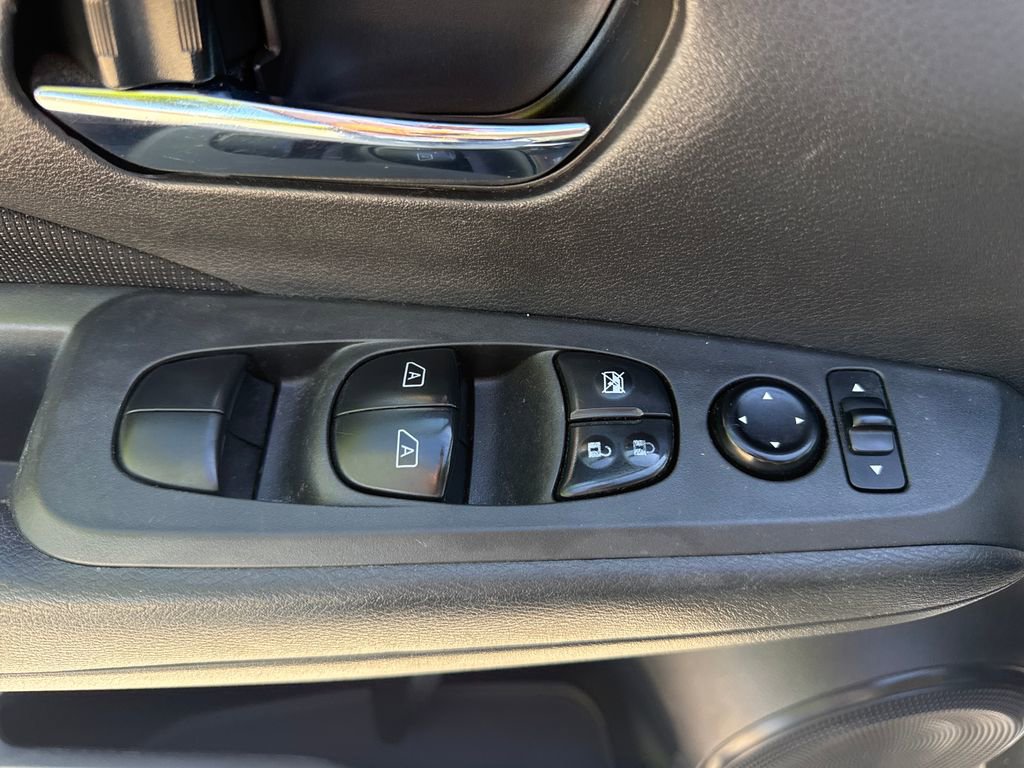 Used 2022 Nissan Kicks SV image 15