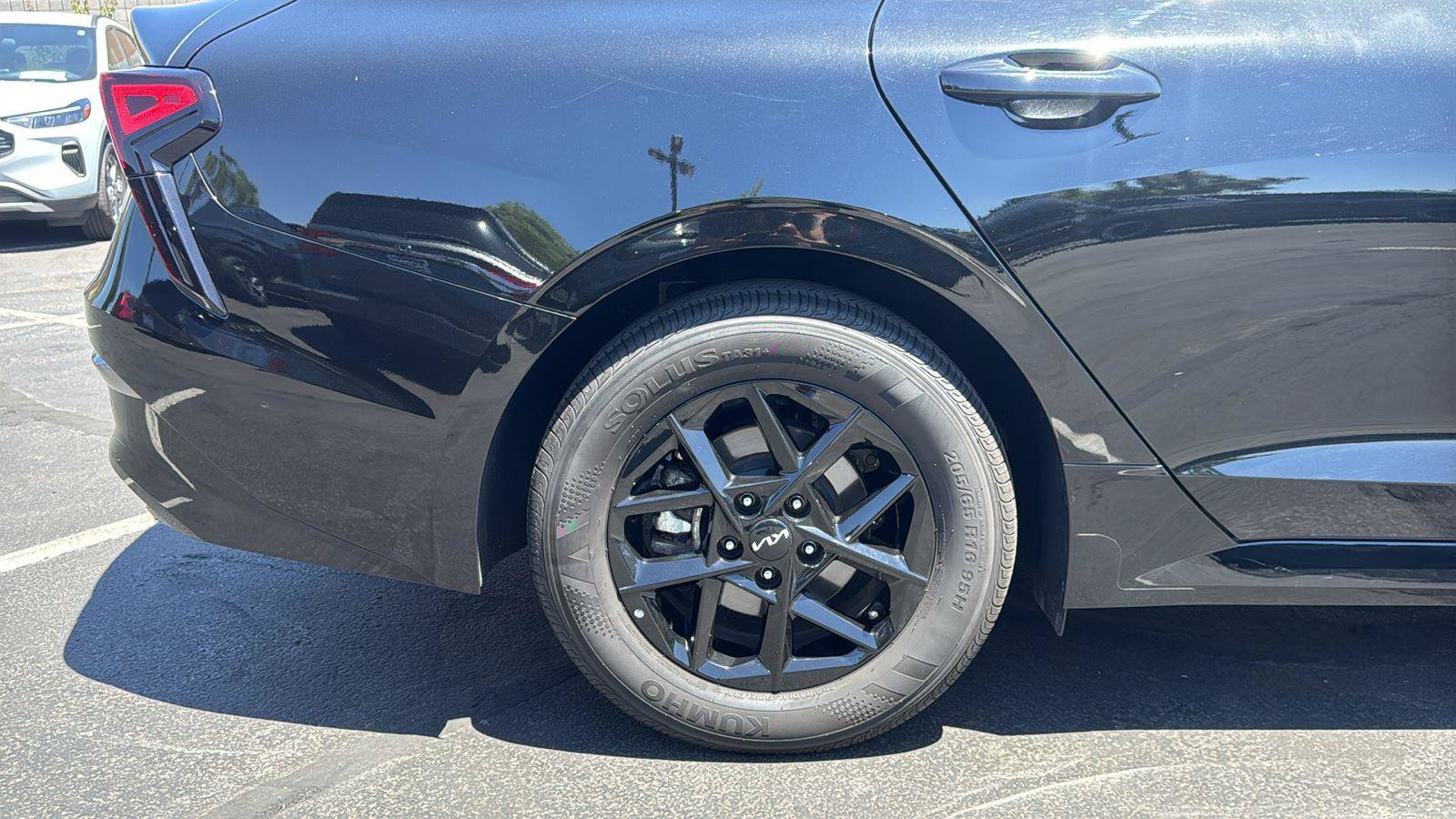 Used 2025 Kia K5 LXS FWD image 6