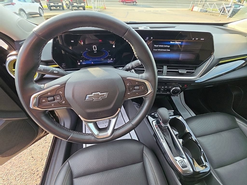 Used 2025 Chevrolet Trax ACTIV FWD image 9