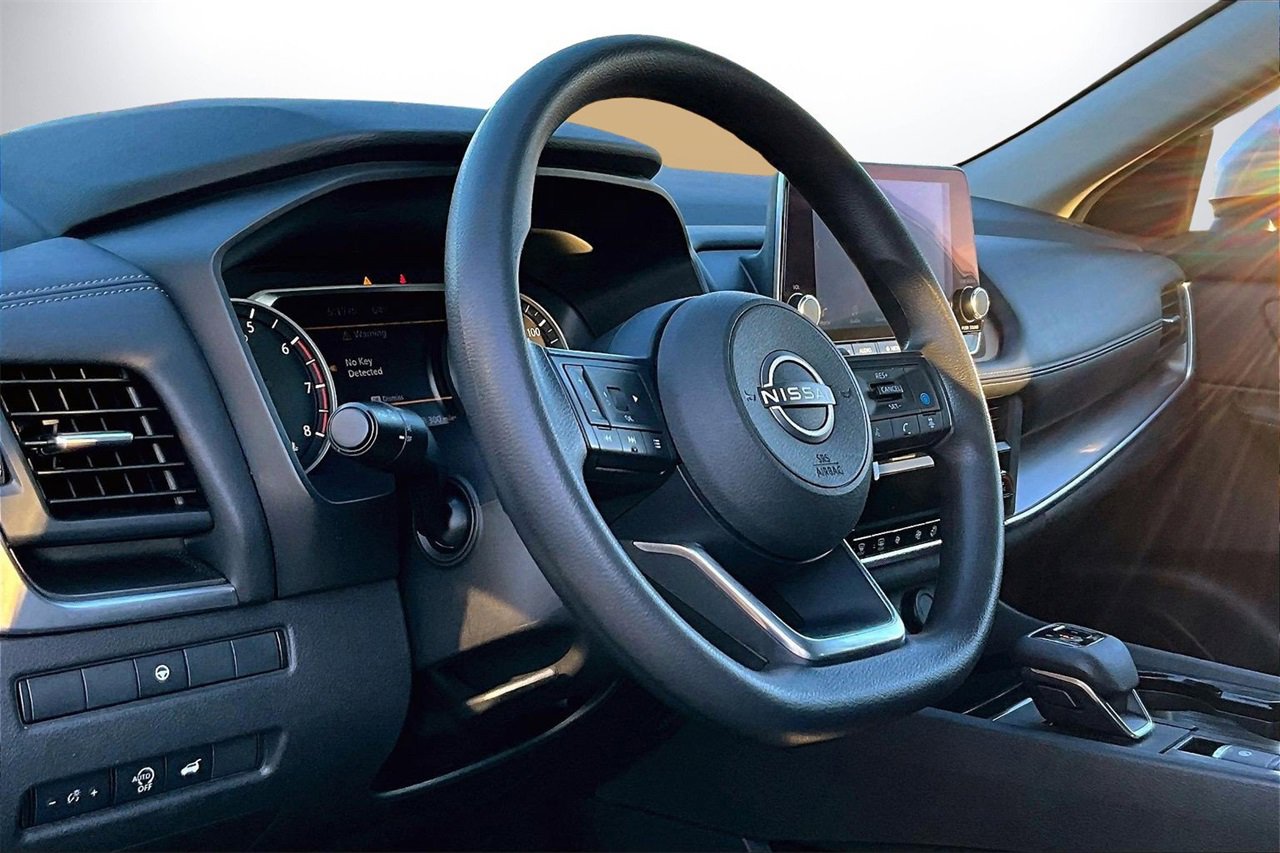 Used 2024 Nissan Rogue SV image 17