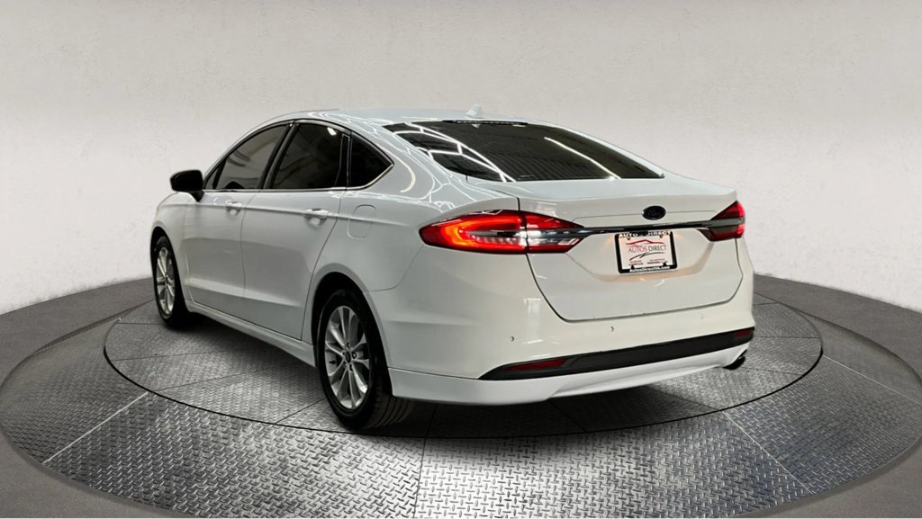 Used 2020 Ford Fusion SE image 6
