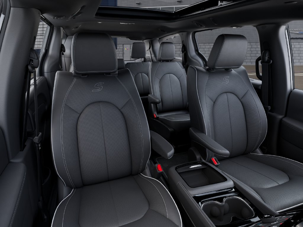 New 2026 Chrysler Pacifica Limited w/ Uconnect Theater Family Group FWD image 17