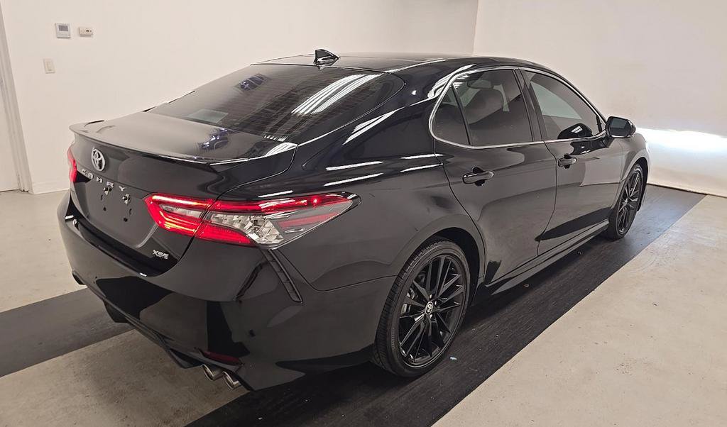 Used 2022 Toyota Camry XSE FWD image 5
