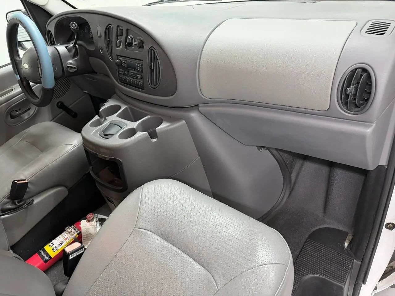 Used 2003 Ford E-350 and Econoline 350 XL RWD image 9