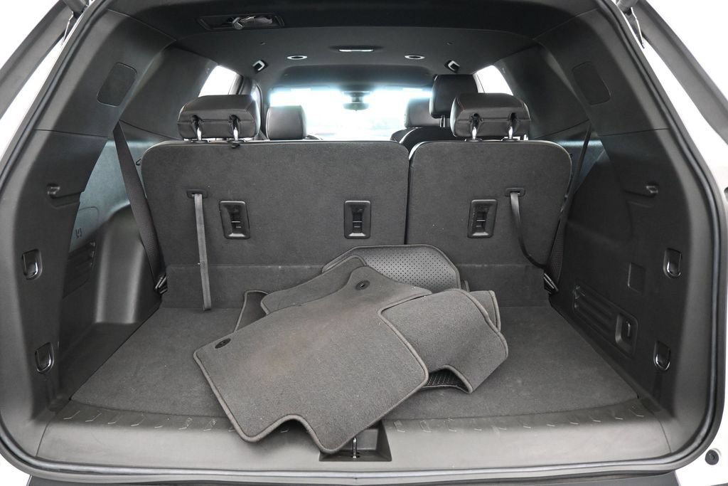 Used 2023 Chevrolet Traverse RS FWD image 45