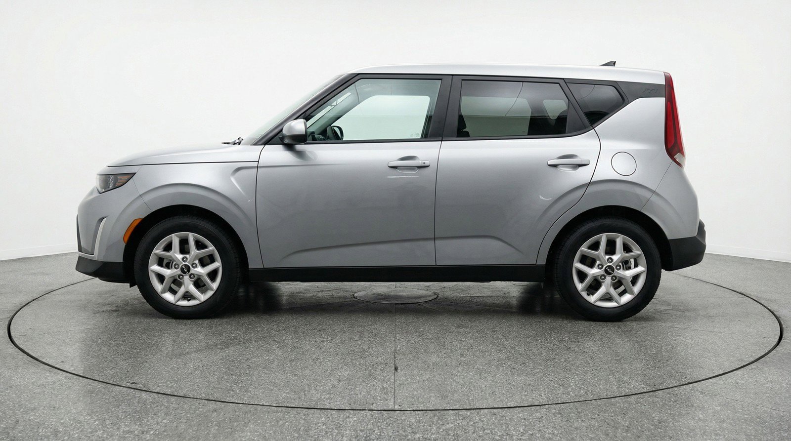 Used 2025 Kia Soul LX w/ LX Technology Package FWD image 5
