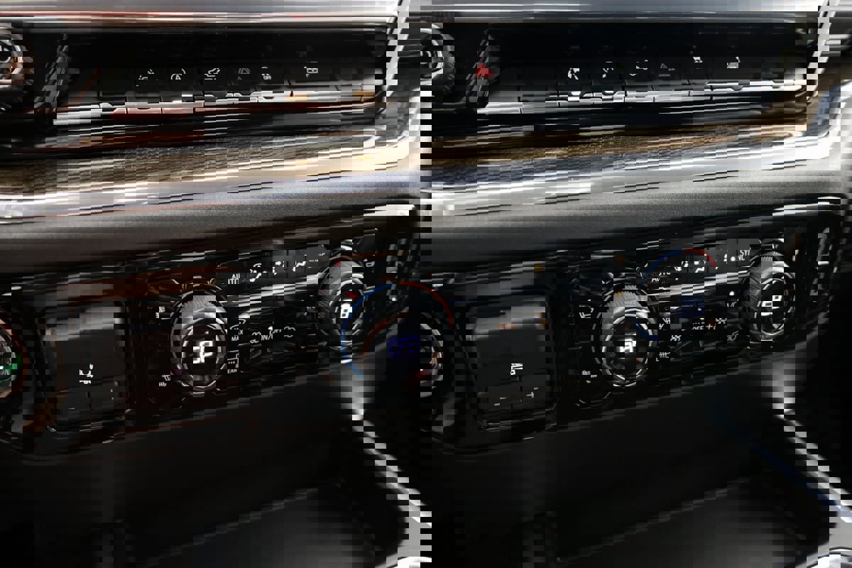 Used 2024 Chevrolet Silverado 1500 RST w/ Convenience Package II image 27