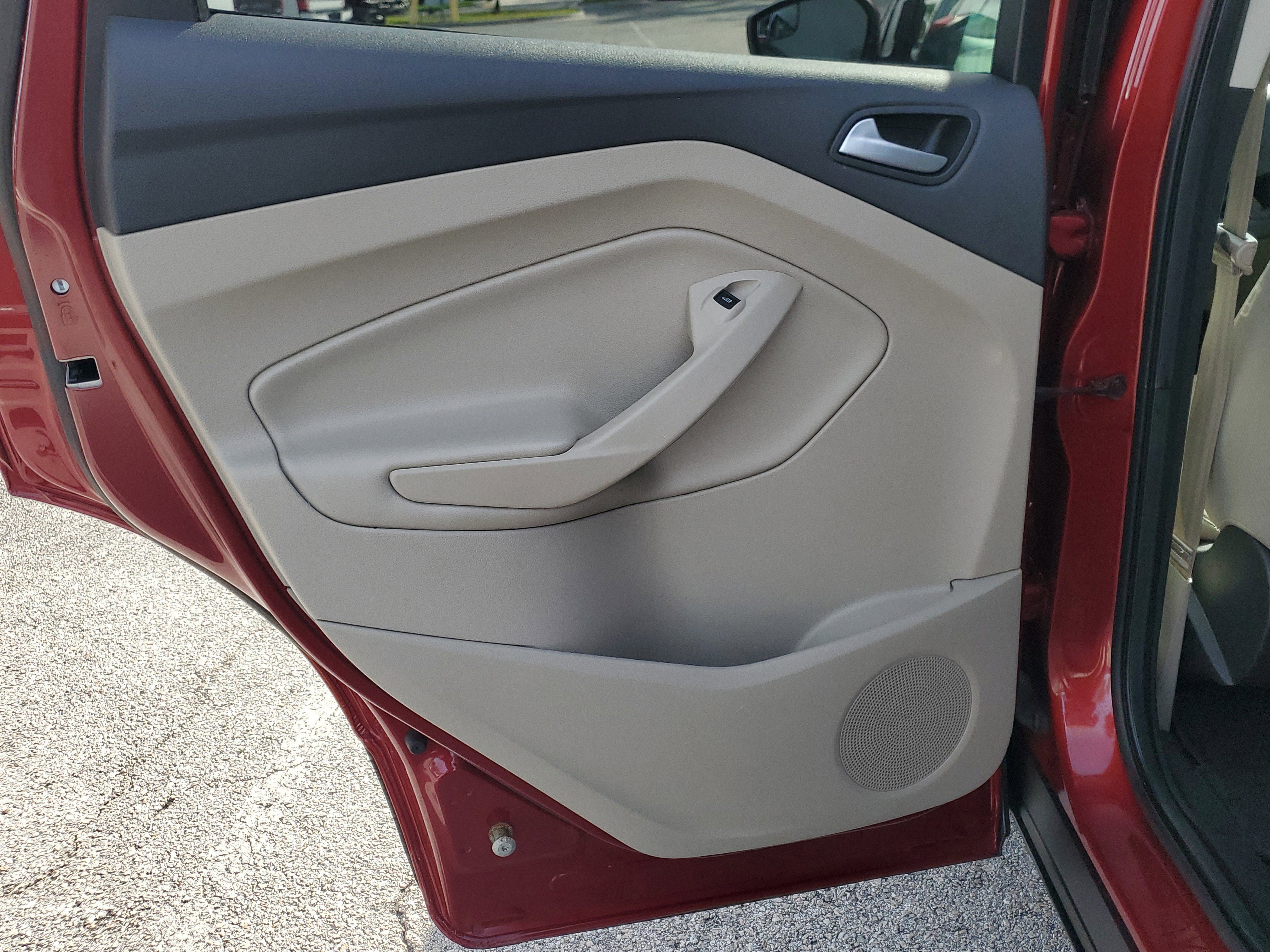 Used 2017 Ford Escape SE image 12