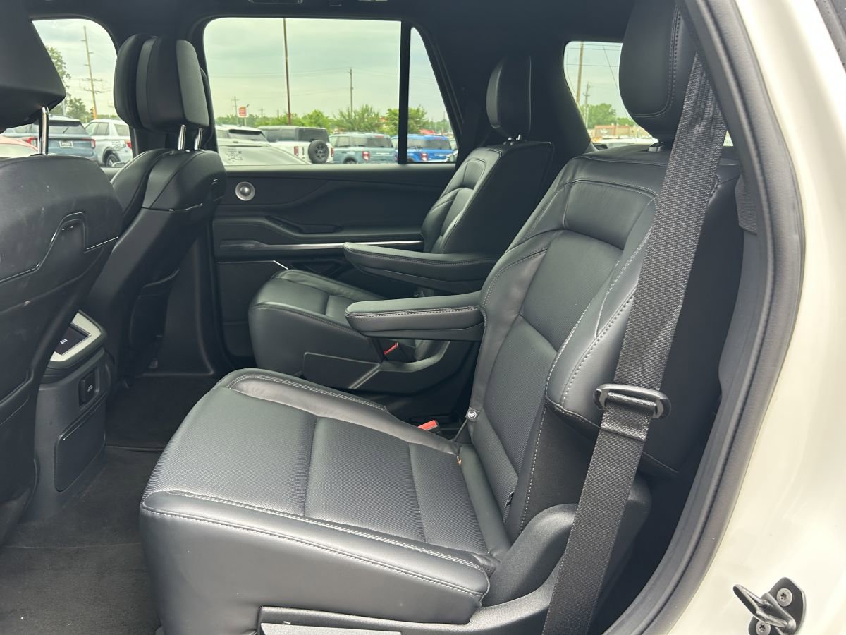 Used 2025 Lincoln Navigator Reserve w/ Jet Appearance Package AWD/4WD image 15