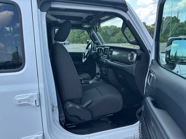 Used 2018 Jeep Wrangler Unlimited Sahara AWD/4WD image 19