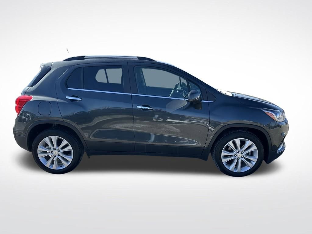 Used 2020 Chevrolet Trax Premier w/ LPO, Cargo Package image 7
