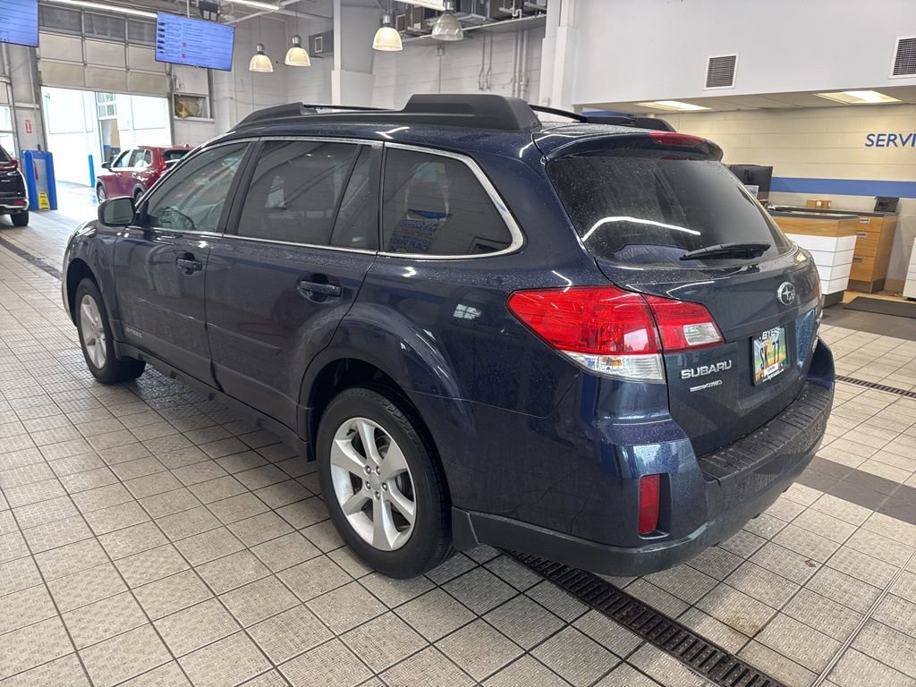 Used 2013 Subaru Outback 2.5i Premium w/ All-Weather Pkg AWD/4WD image 2