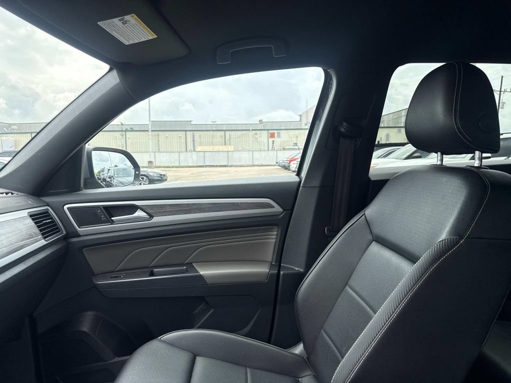 Used 2021 Volkswagen Atlas Cross Sport SE AWD/4WD image 19