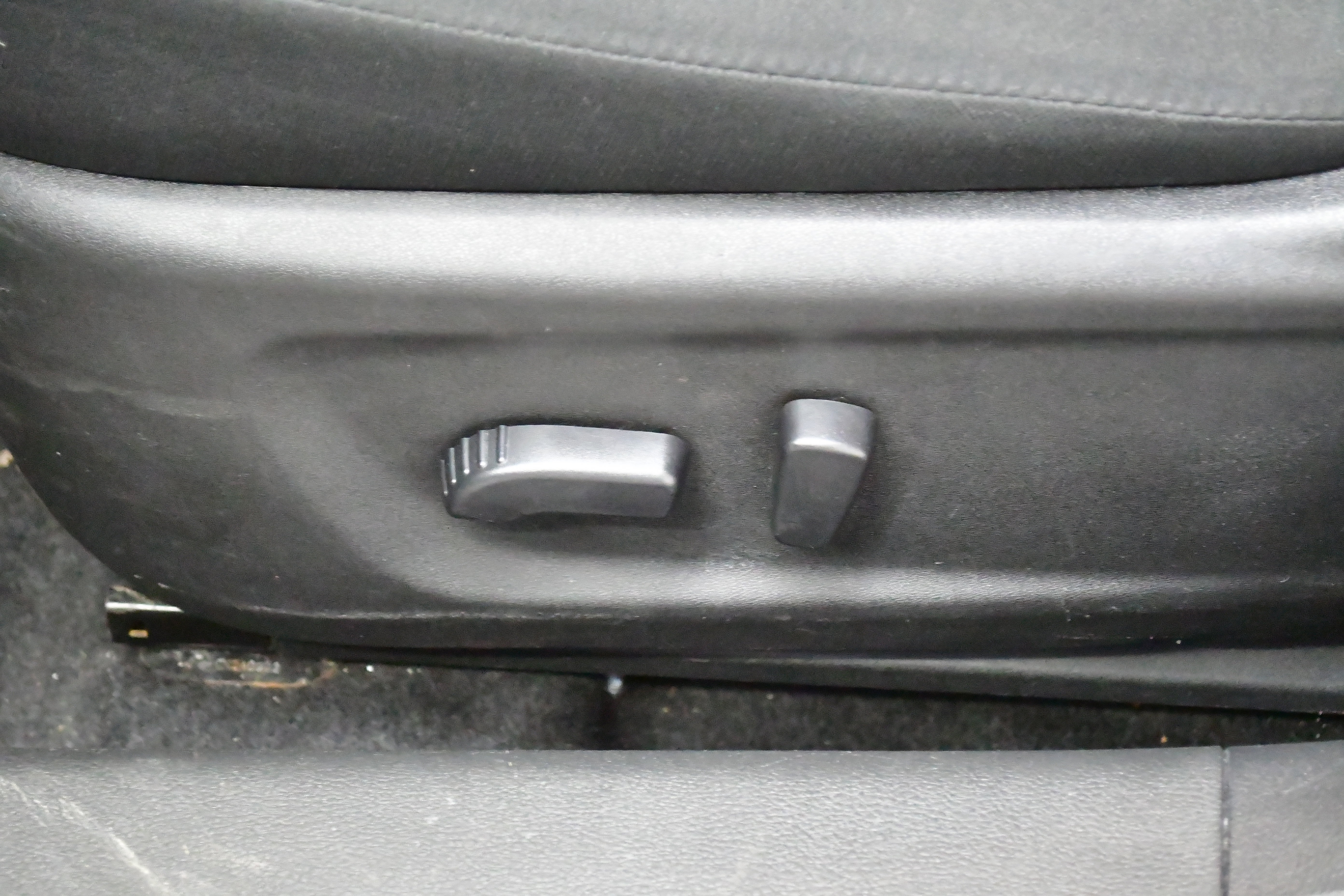 Used 2025 Nissan Altima 2.5 SV FWD image 12