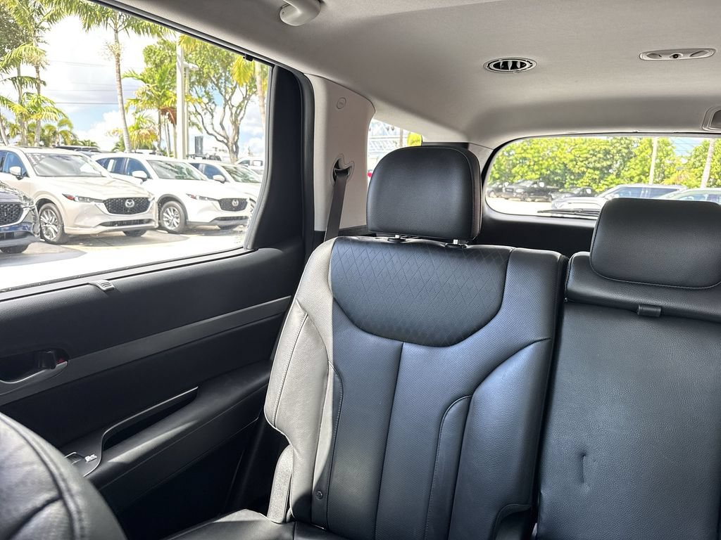 Used 2022 Hyundai Palisade SEL w/ 8P Bench Seat Package AWD/4WD image 17