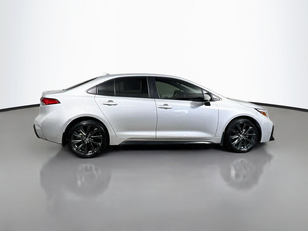 Used 2024 Toyota Corolla SE FWD image 2