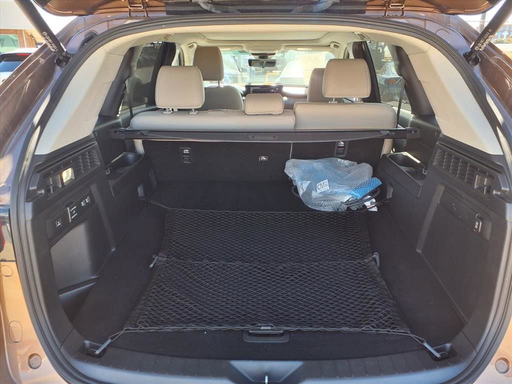 Used 2025 MAZDA CX-70 Plug-In Hybrid w/ Premium Pkg image 10