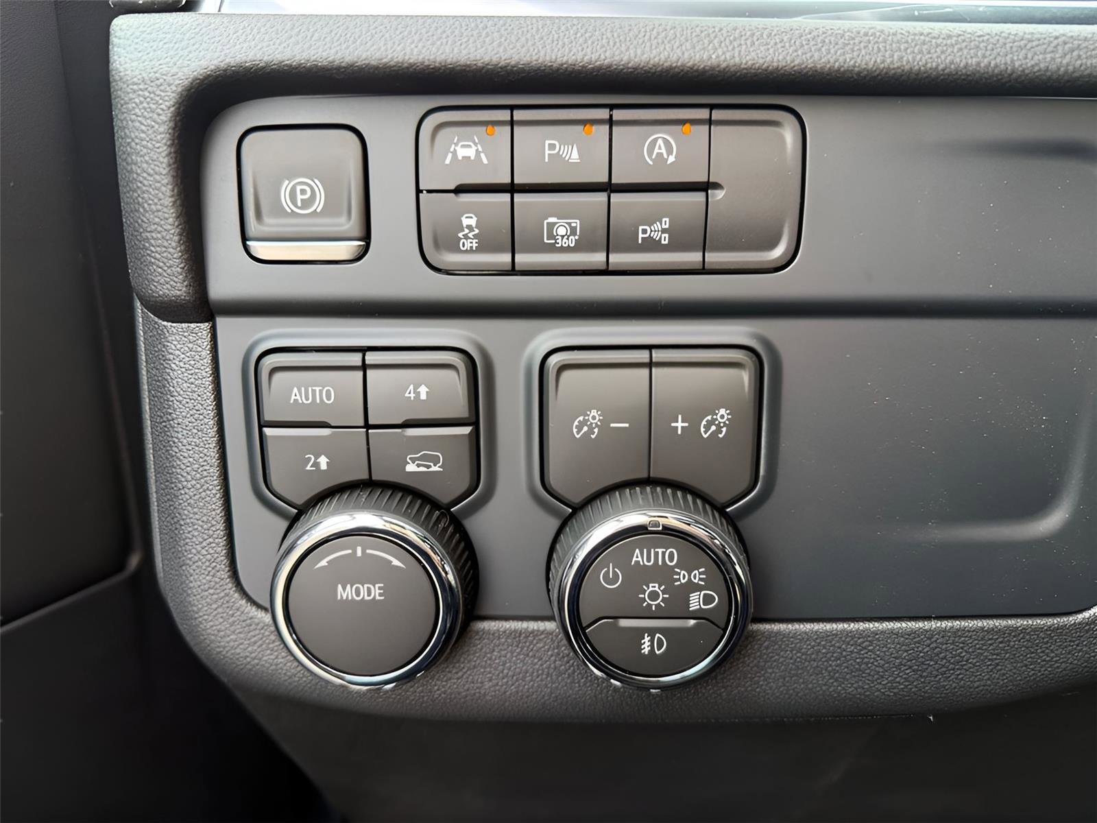 New 2026 Chevrolet Suburban Premier image 22