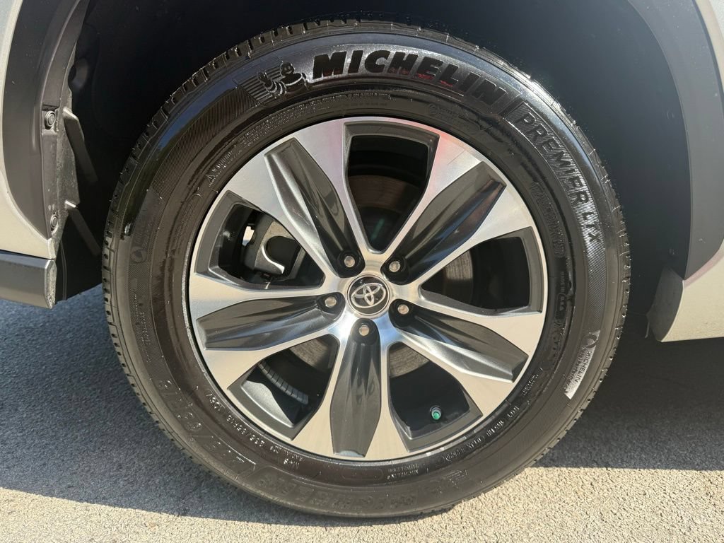 Used 2021 Toyota Highlander XLE FWD image 15