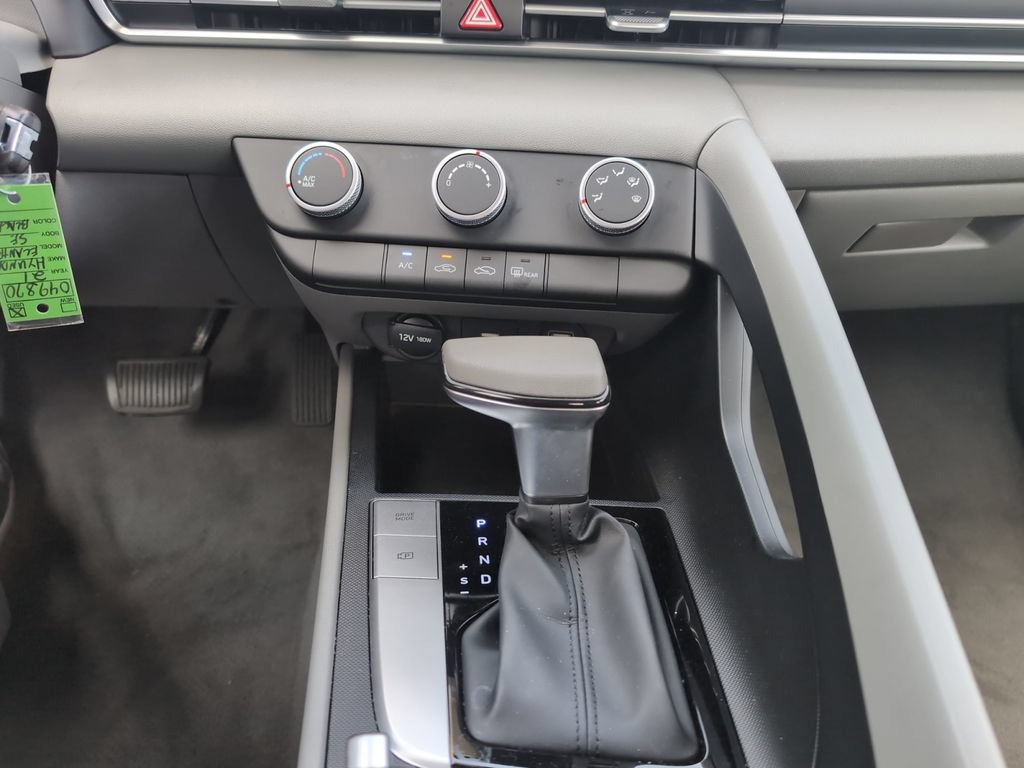 Used 2021 Hyundai Elantra SE FWD image 9