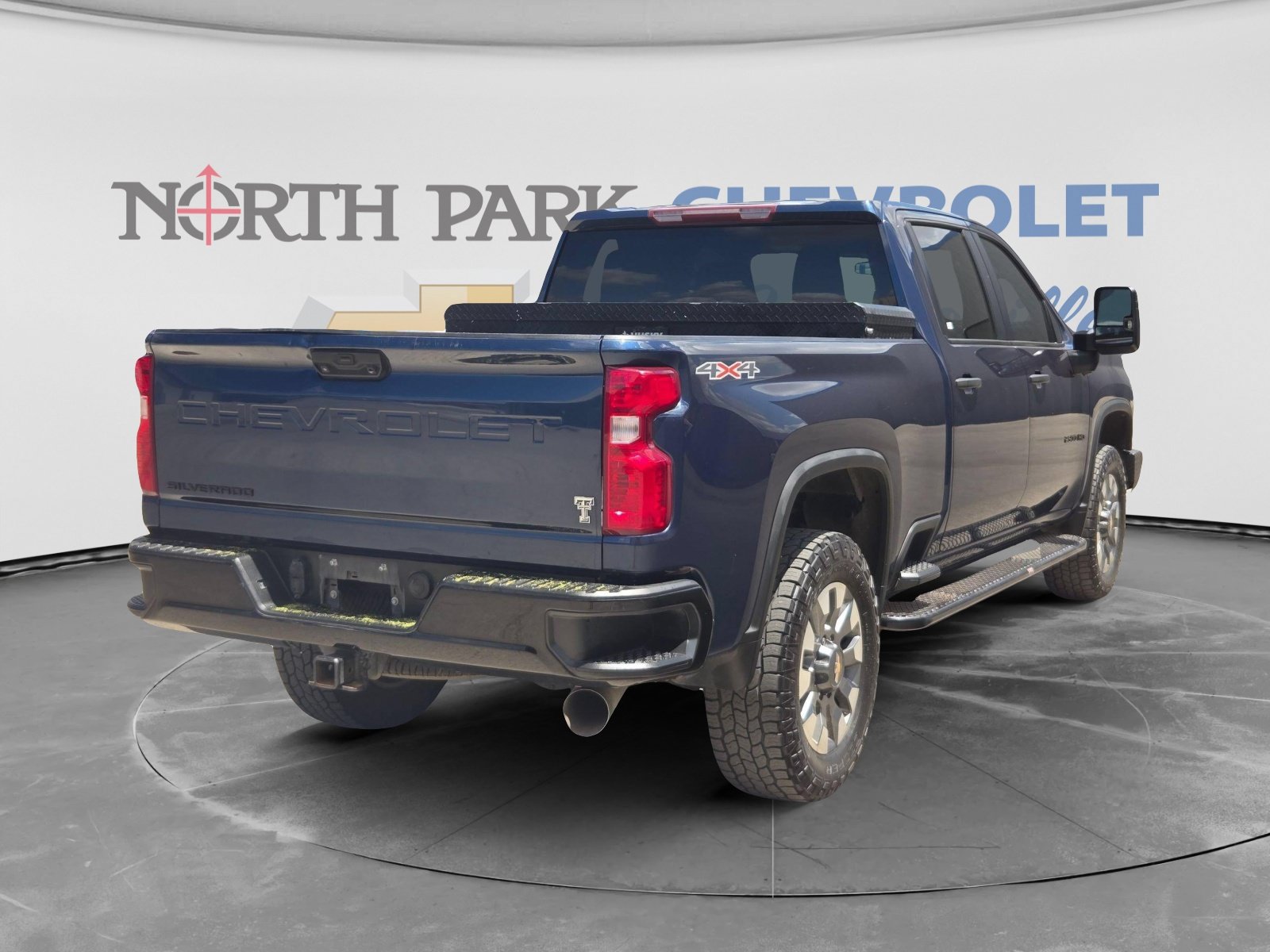 Used 2022 Chevrolet Silverado 2500 Custom w/ Custom Value Package AWD/4WD image 3