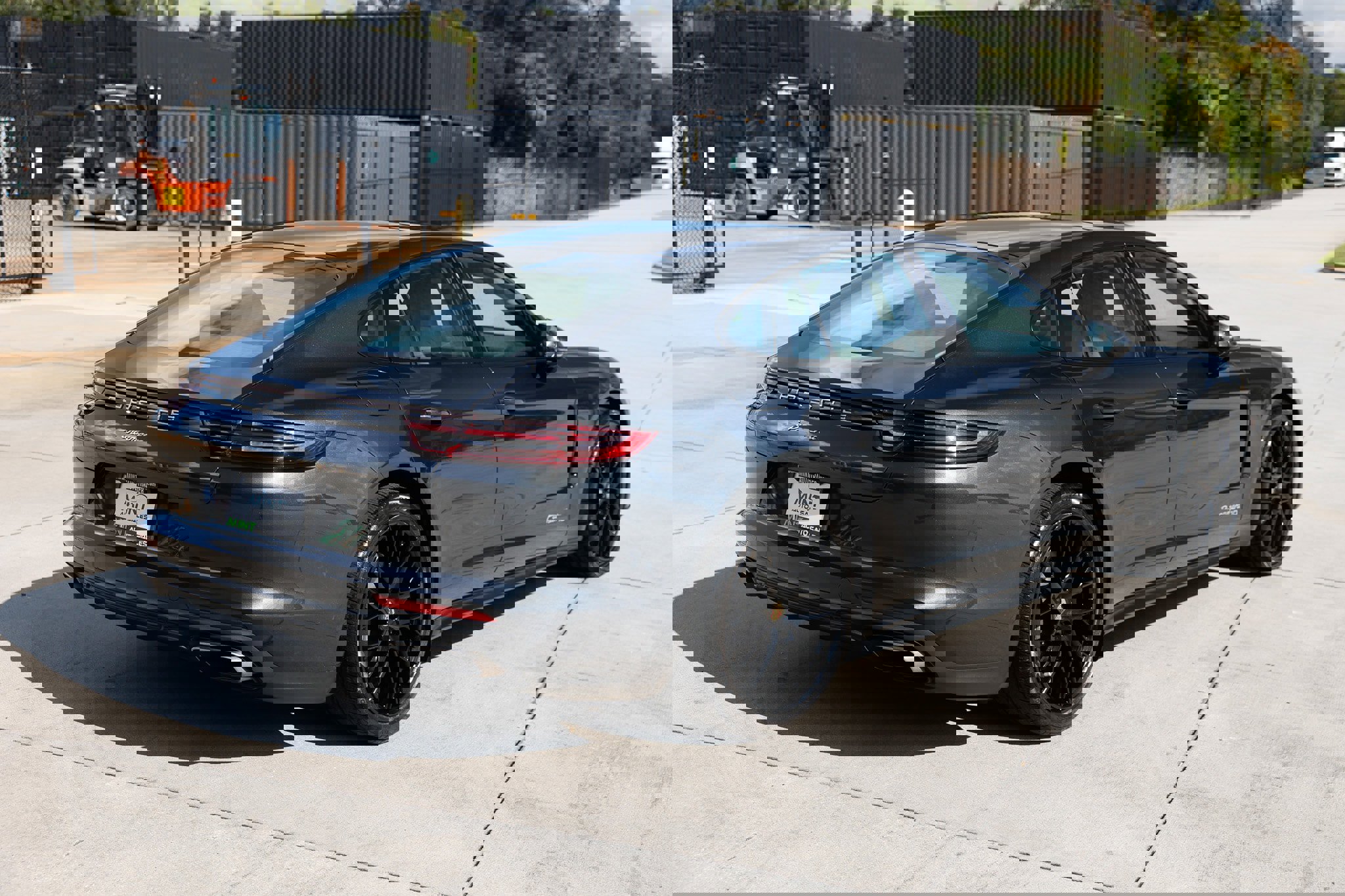 Used 2020 Porsche Panamera image 16