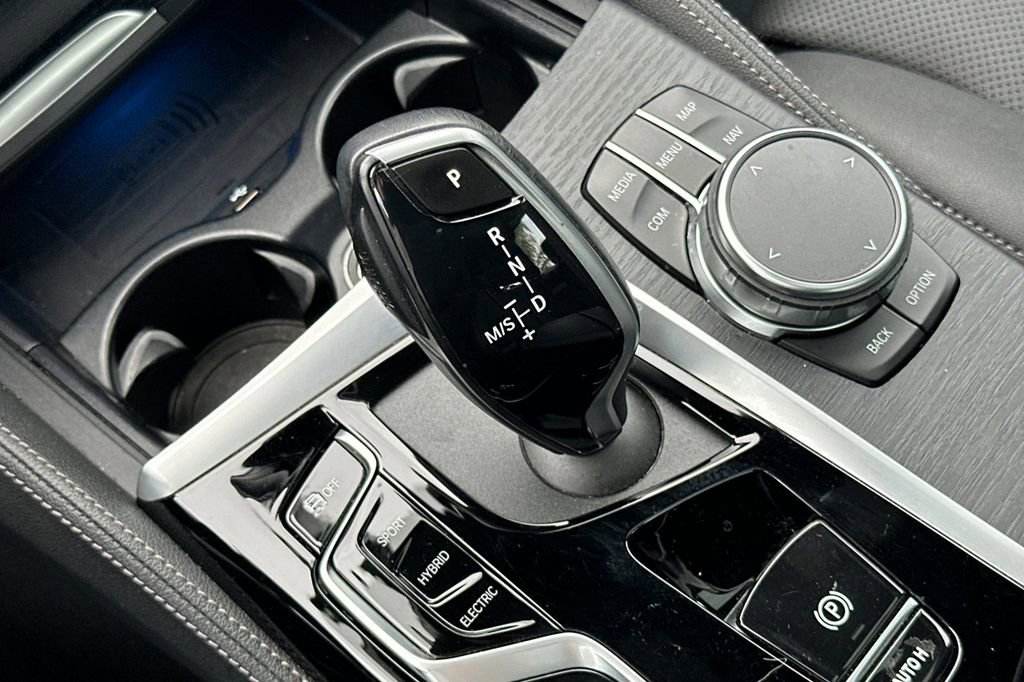 Used 2023 BMW 530e w/ M Sport Package image 23