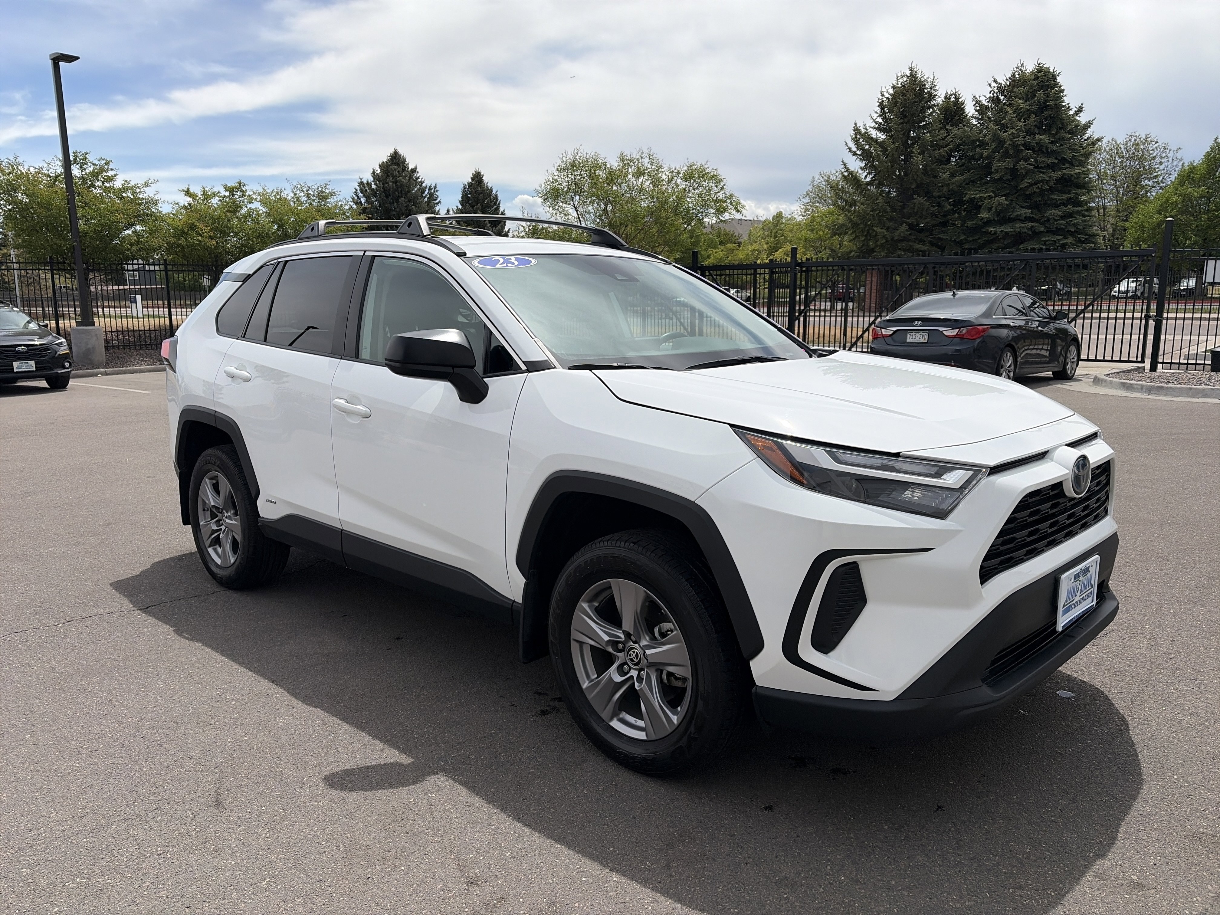 Used 2023 Toyota RAV4 LE AWD/4WD image 3