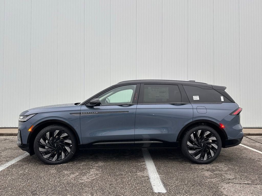 New 2026 Lincoln Nautilus Reserve w/ Jet Appearance Package AWD/4WD image 2