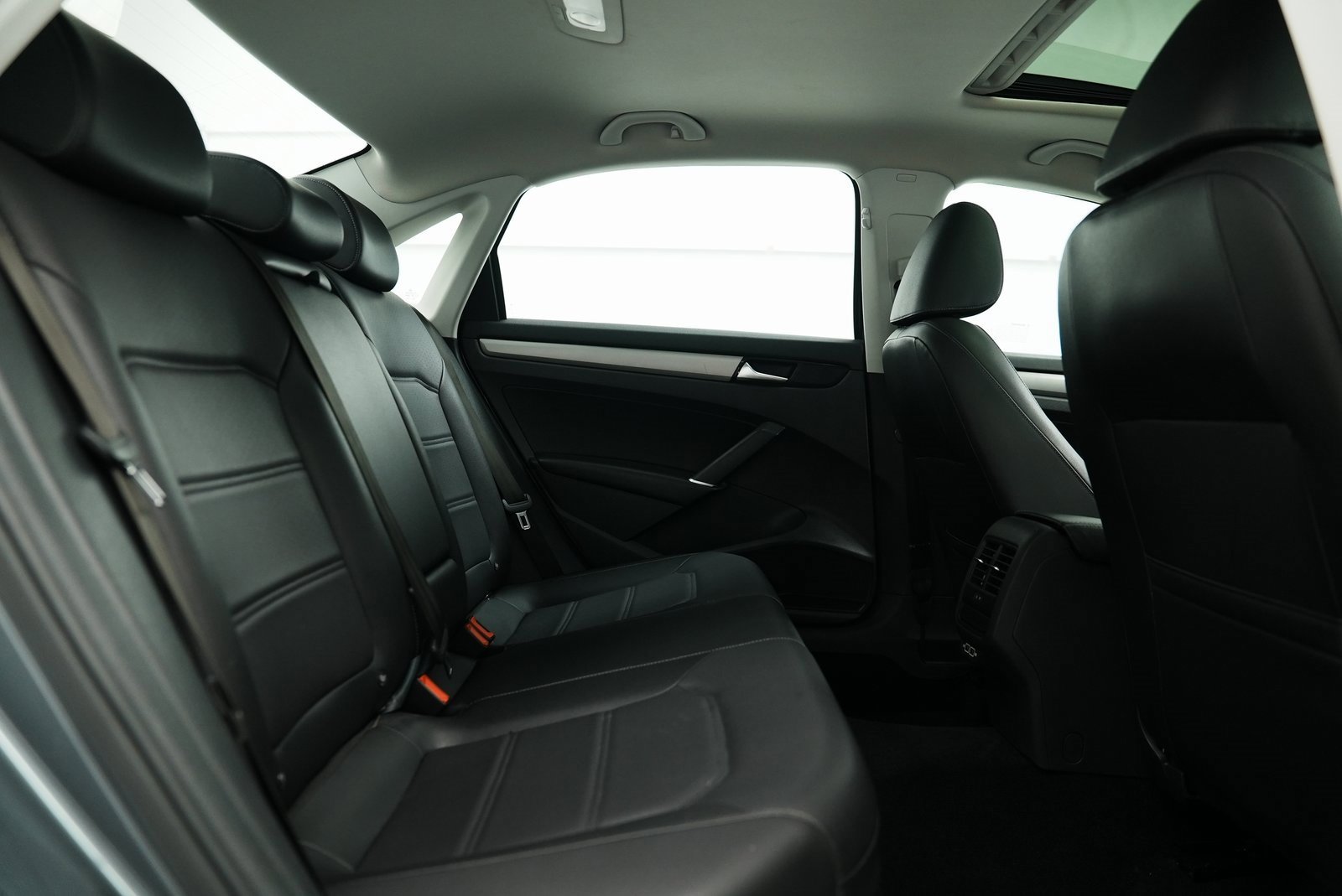 Used 2022 Volkswagen Passat 2.0T SE image 34