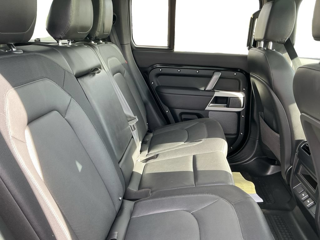 Used 2024 Land Rover Defender 110 X-Dynamic SE AWD/4WD image 20