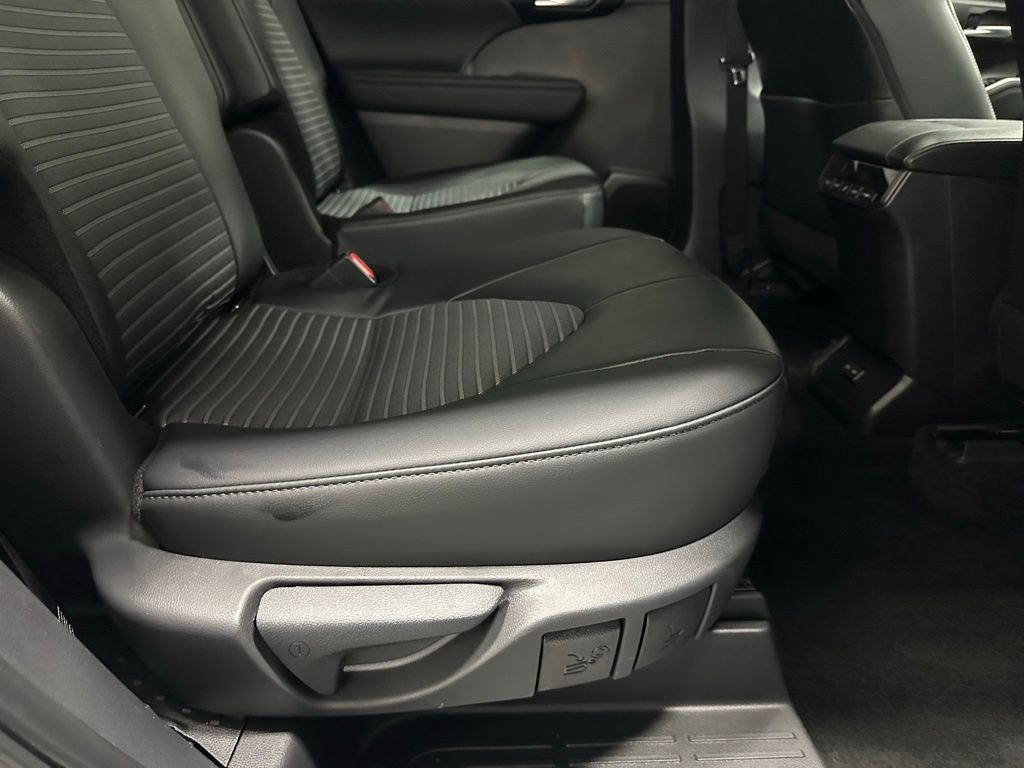 Used 2025 Toyota Highlander XSE AWD/4WD image 56