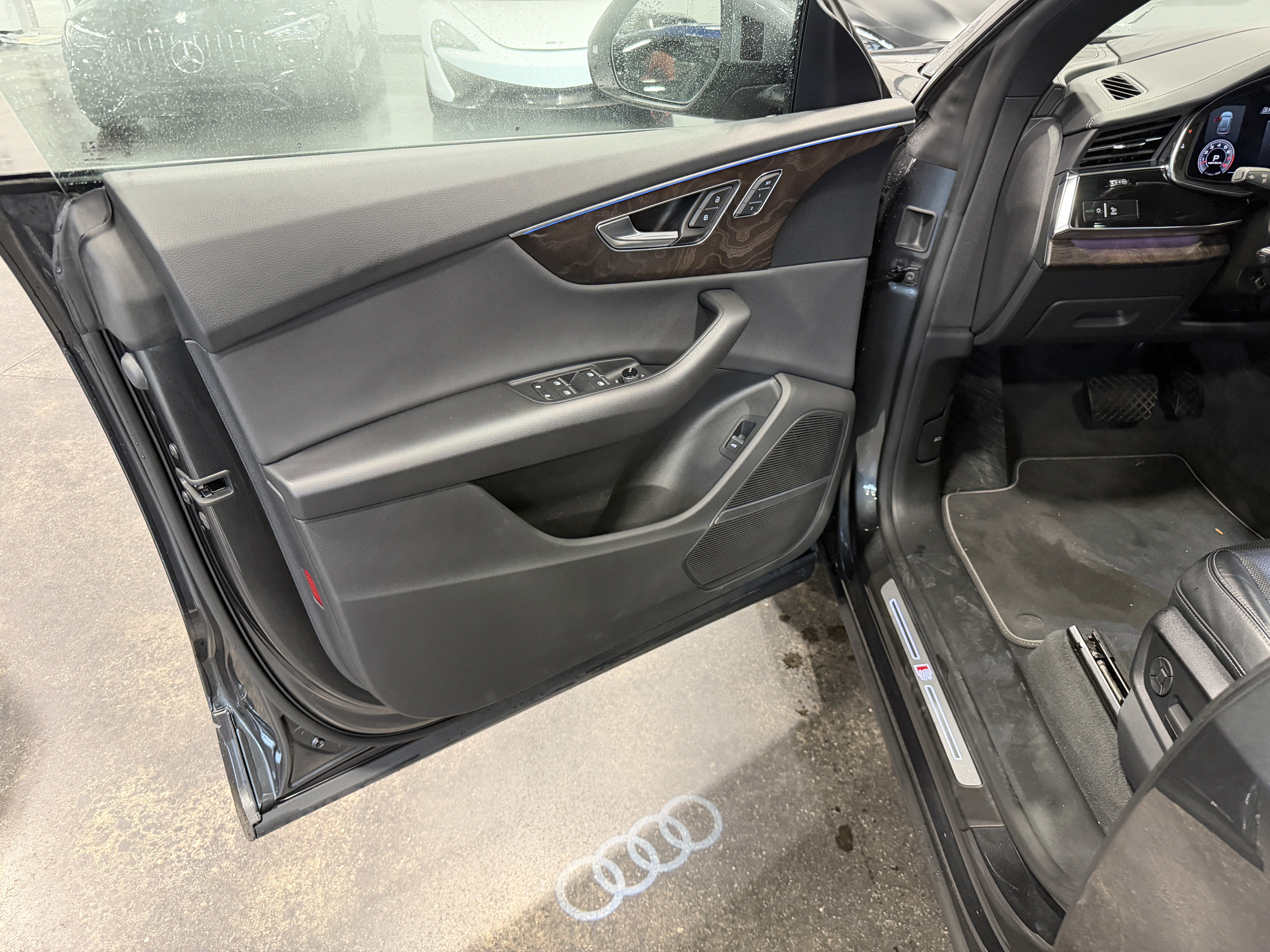 Used 2020 Audi Q8 Prestige w/ Prestige Package AWD/4WD image 9