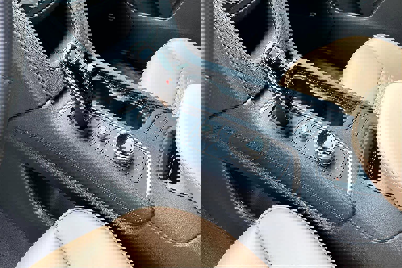 Used 2024 Cadillac XT6 Premium Luxury w/ Platinum Package AWD/4WD image 17