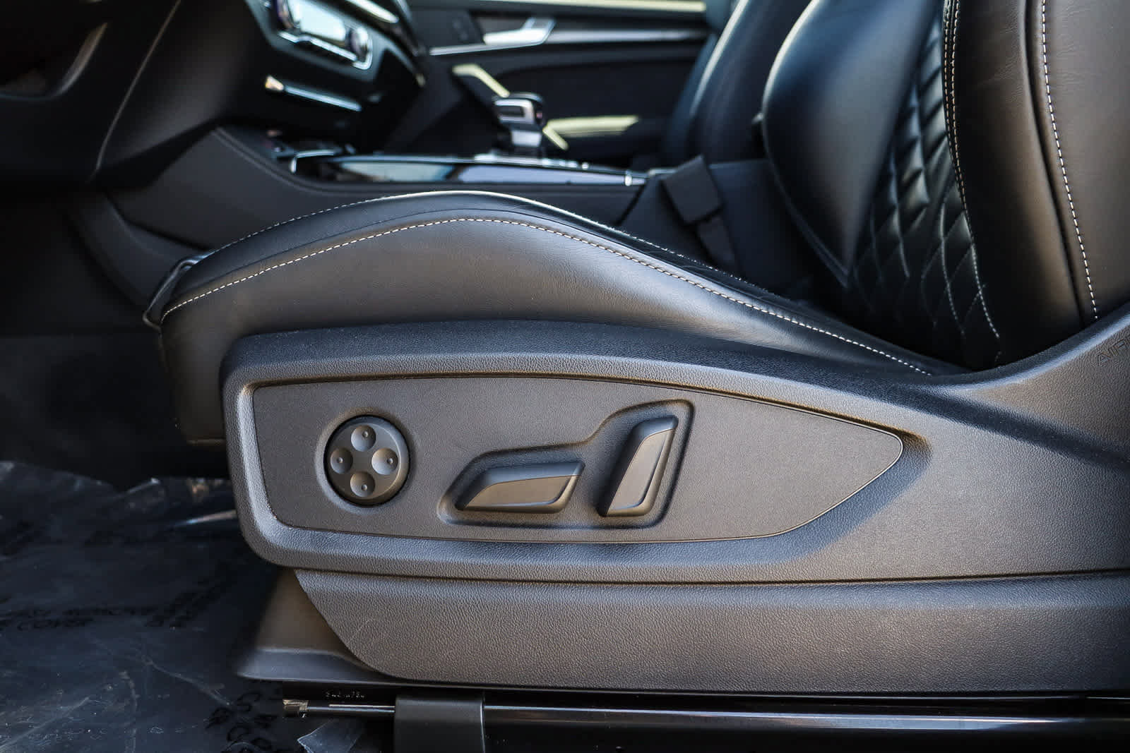 Used 2024 Audi SQ5 Premium Plus w/ Premium Plus Package image 27