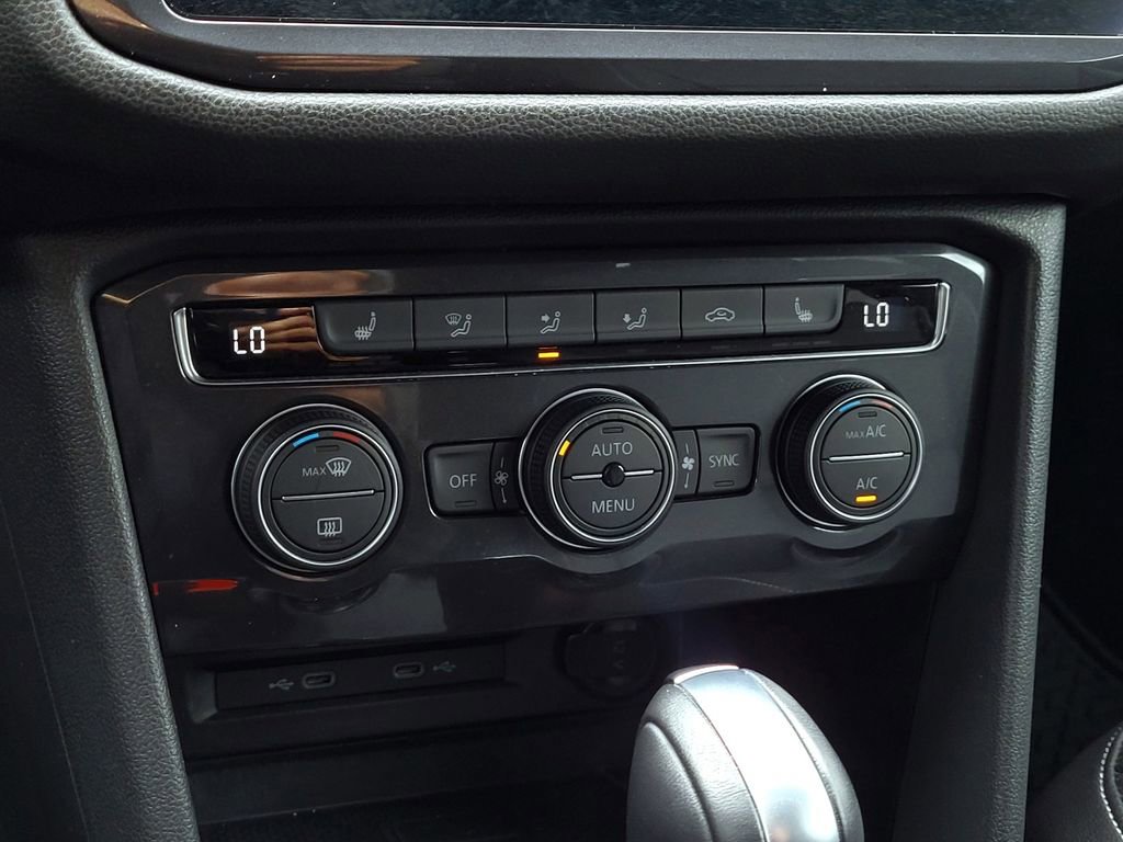 Used 2021 Volkswagen Tiguan SE R-Line image 21