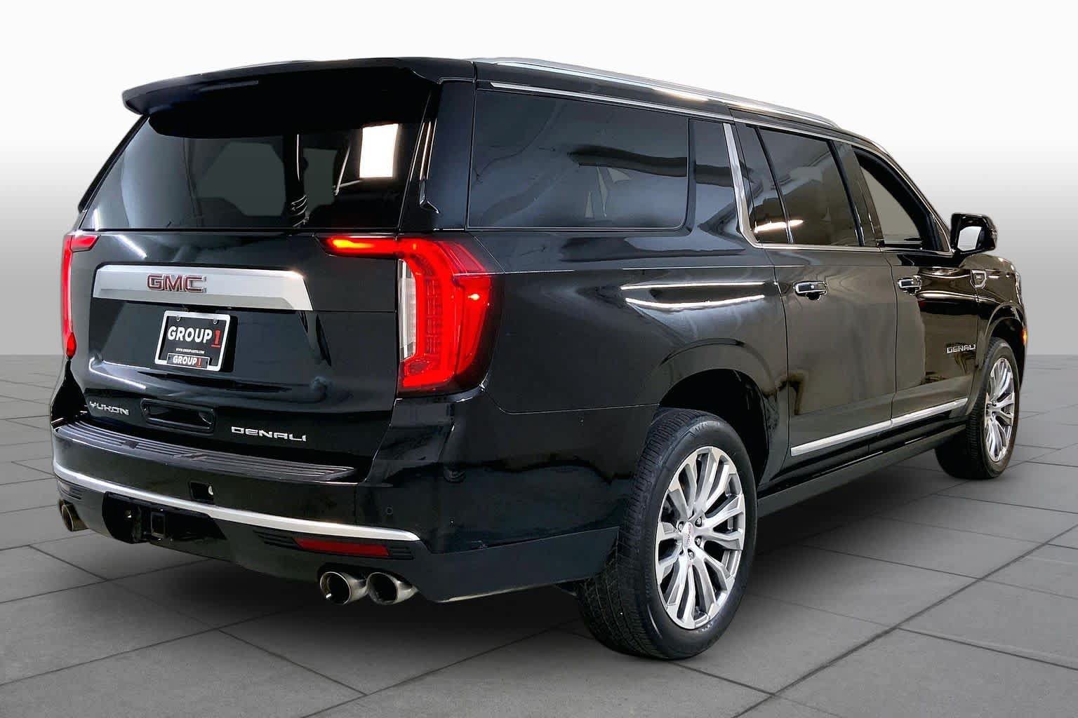 Used 2022 GMC Yukon XL Denali AWD/4WD image 12