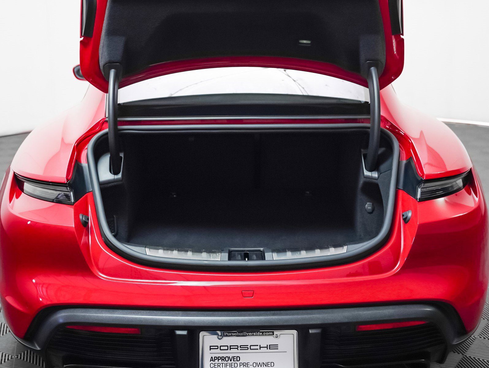 Certified 2022 Porsche Taycan GTS image 28