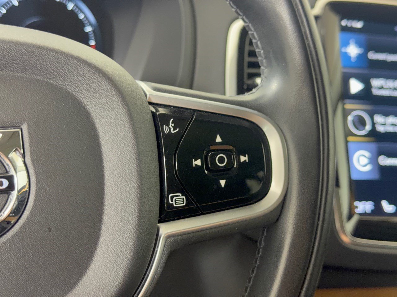 Used 2022 Volvo XC90 T6 Momentum w/ Advanced Package AWD/4WD image 19